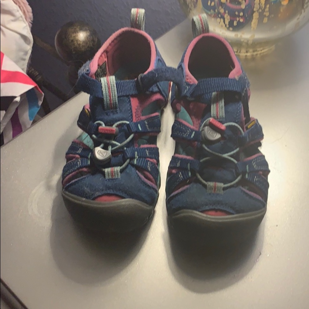 Keens little girl sandals